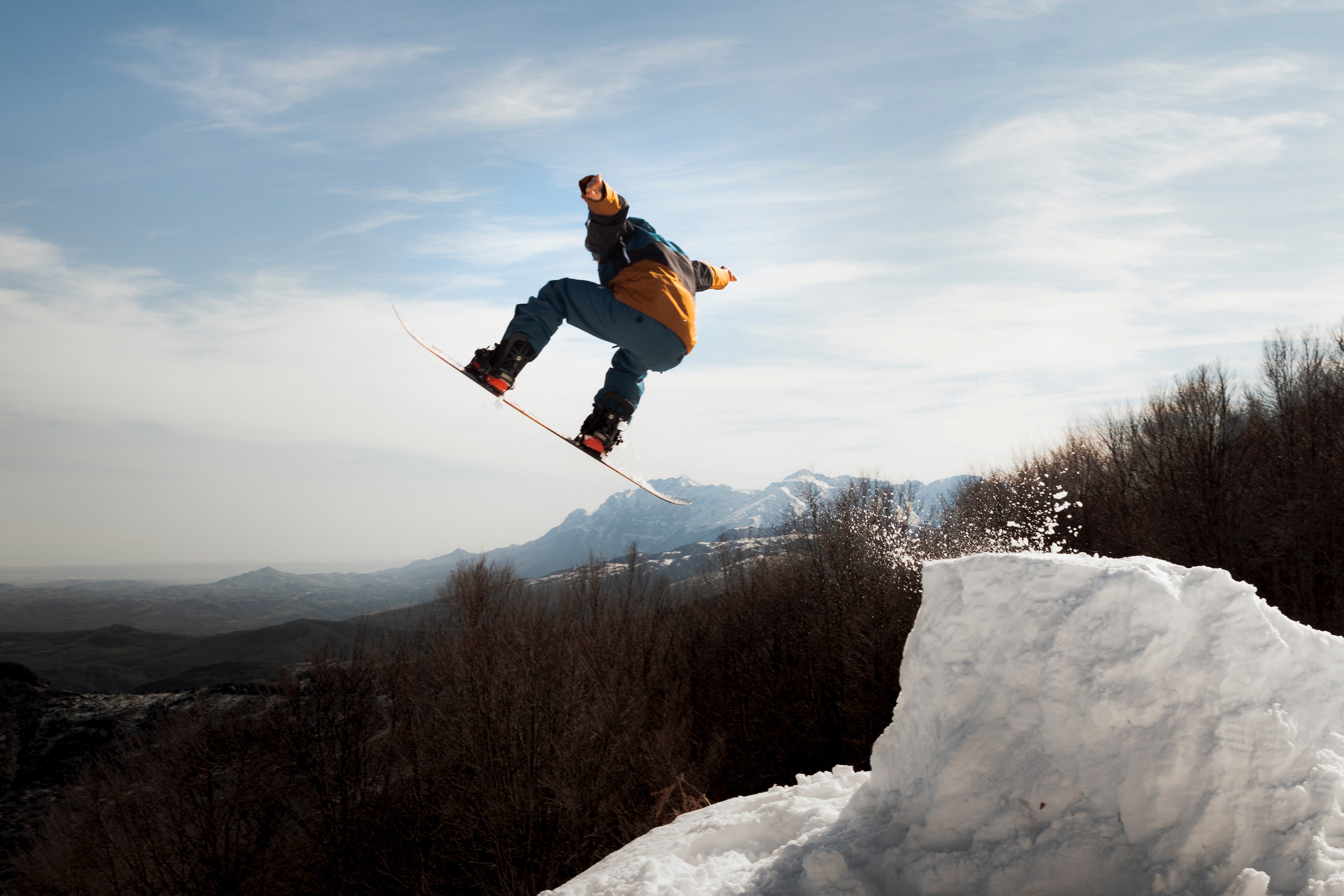 Key factors to consider when buying a snowboard